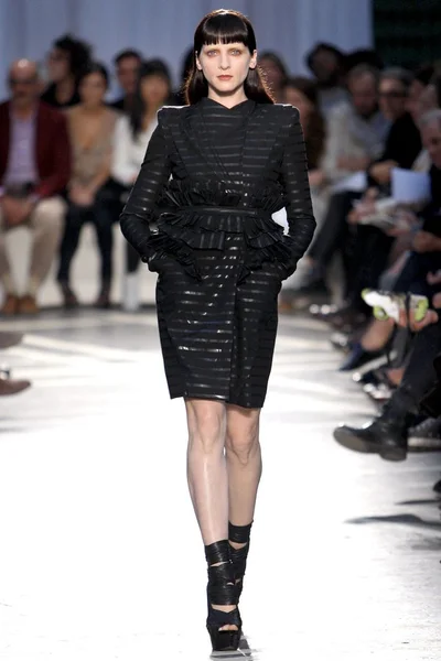 Look 13